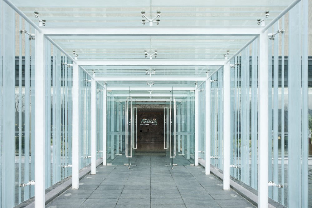 Qingtao Marketing Center / Tsushima Design Studio