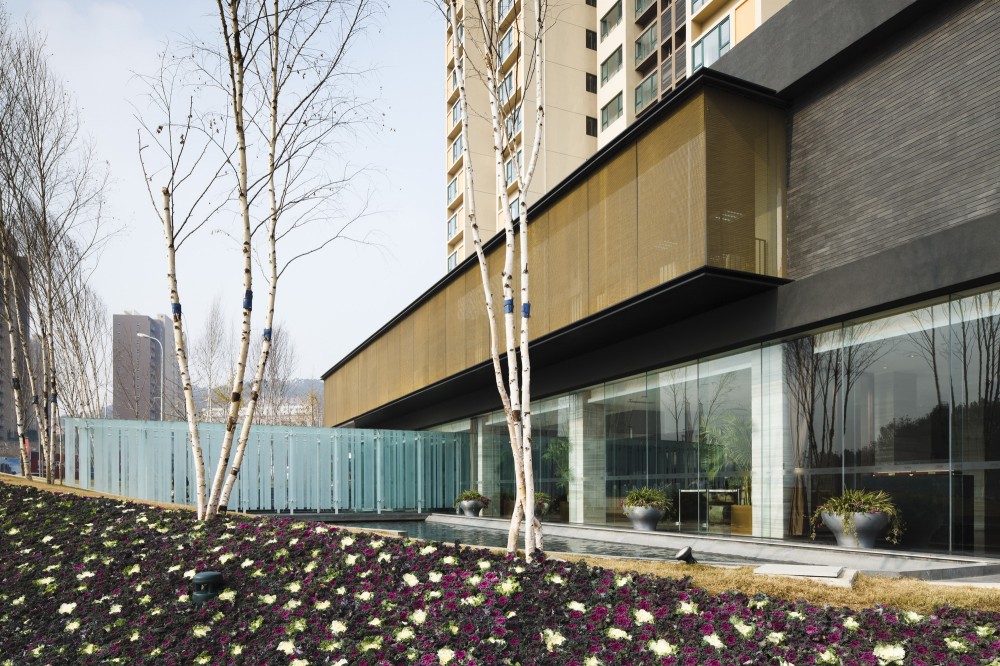 Qingtao Marketing Center / Tsushima Design Studio