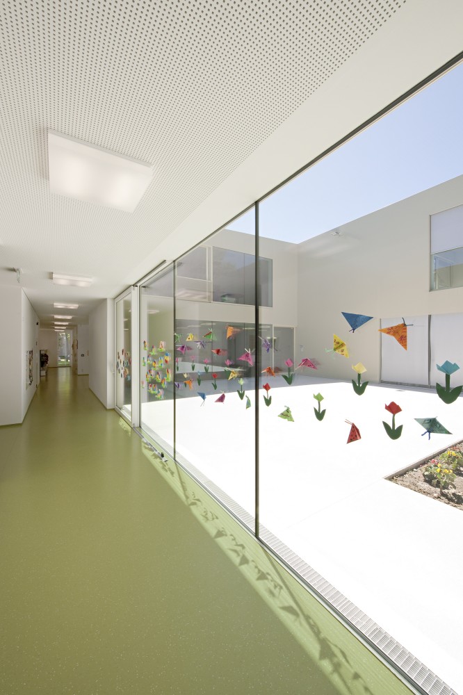 Kindergarten and after-school Care Center / Alexa Zahn architects