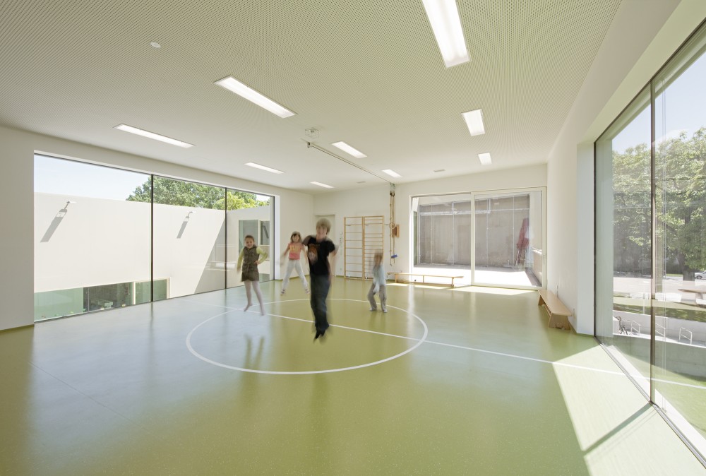 Kindergarten and after-school Care Center / Alexa Zahn architects