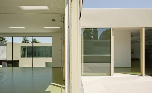 Kindergarten and after-school Care Center / Alexa Zahn architects