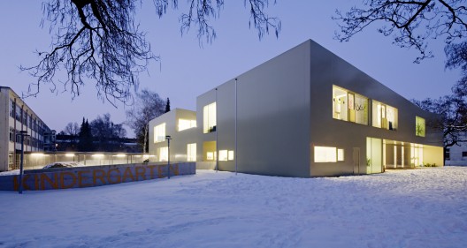 Kindergarten and after-school Care Center / Alexa Zahn architects