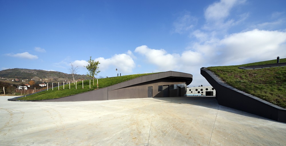 Somlo Winery Complex / Ekler Architect