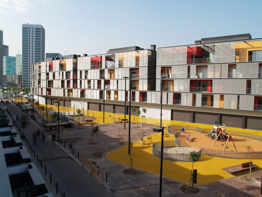 60 Dwellings Appartment Block for Fira 2000 / ONL Arquitectura