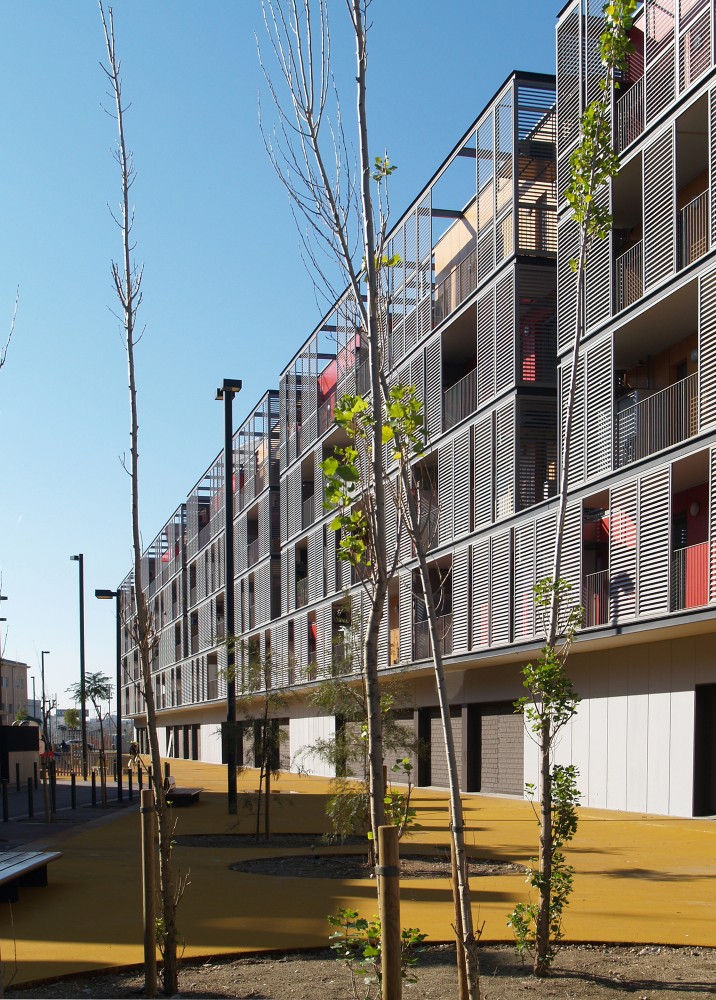 60 Dwellings Appartment Block for Fira 2000 / ONL Arquitectura