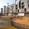 Bloque de 60 Viviendas, Locales y Aparcamiento / ONL Arquitectura Bloque de 60 Viviendas, Locales y Aparcamiento / ONL Arquitectura © Gianluca Giaccone