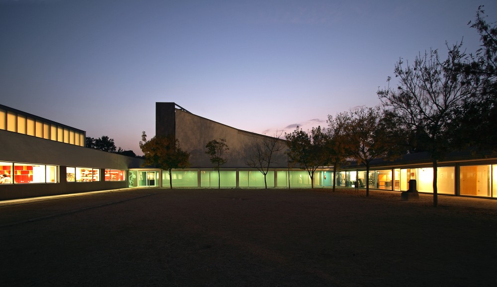 Extension and Renovation Works at the Social Center Mirasol / ONL Arquitectura