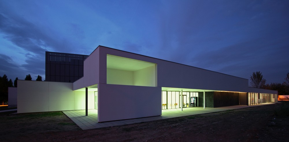 Extension and Renovation Works at the Social Center Mirasol / ONL Arquitectura