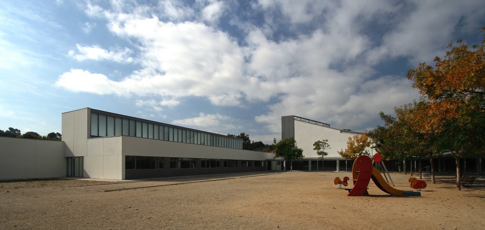 Extension and Renovation Works at the Social Center Mirasol / ONL Arquitectura