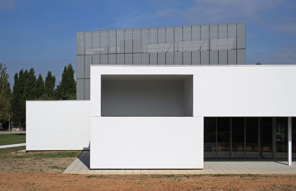 Extension and Renovation Works at the Social Center Mirasol / ONL Arquitectura
