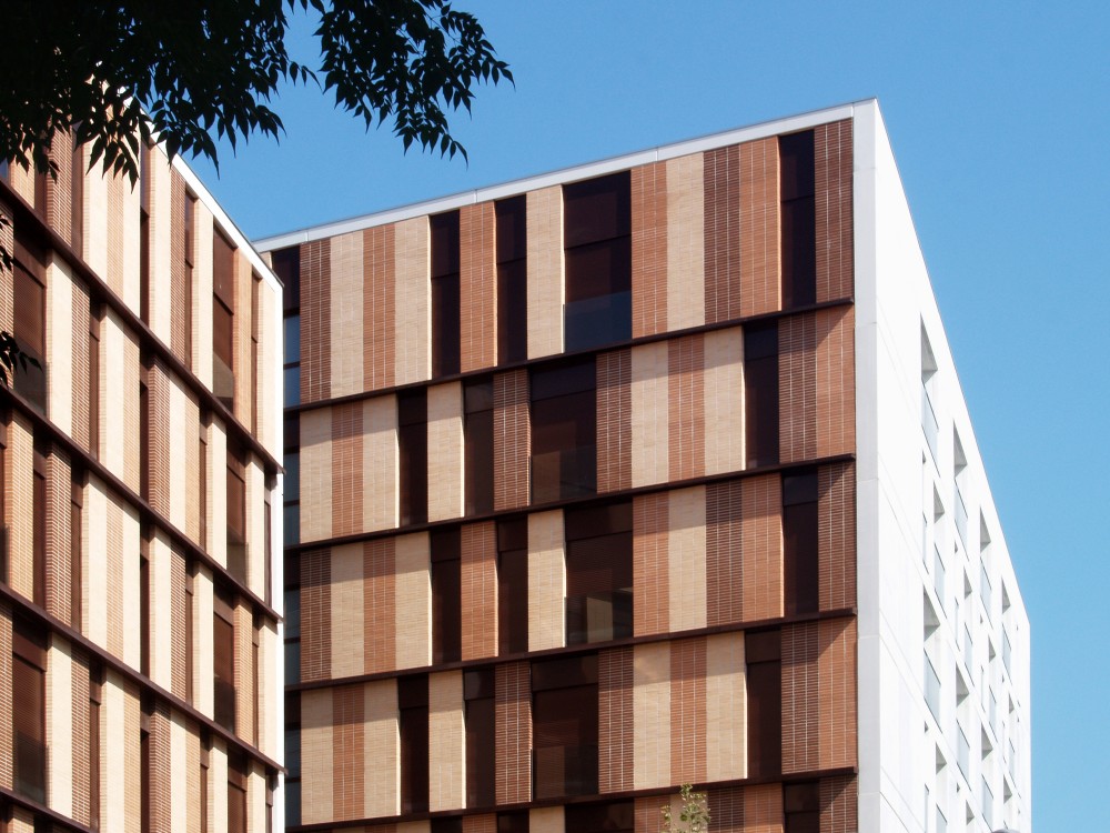 154 Rental Social Housing and Public Building for the Barcelona Municipal Housing / ONL Arquitectura