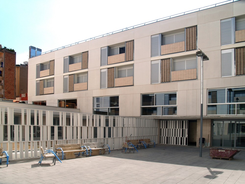 154 Rental Social Housing and Public Building for the Barcelona Municipal Housing / ONL Arquitectura