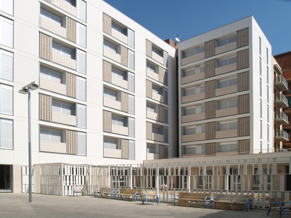 154 Rental Social Housing and Public Building for the Barcelona Municipal Housing / ONL Arquitectura