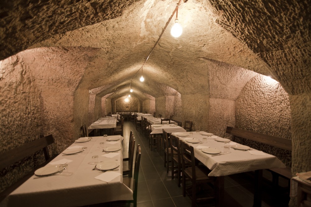 Castle Winery / Moral Arquitectura