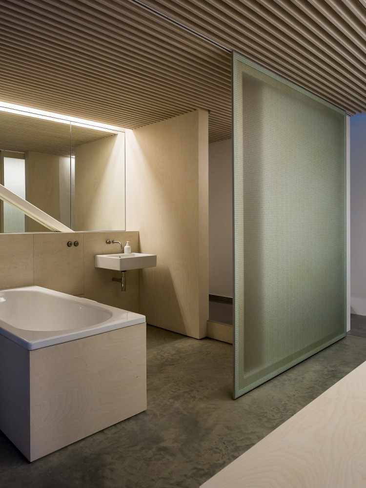 Slip House / Carl Turner Architects