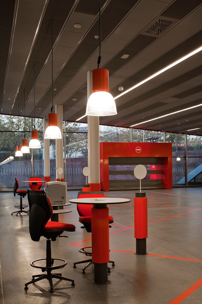 Mapfre Automovile Services Centre / Beriot, Bernardini Arquitectos