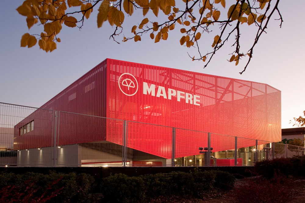 Mapfre Automovile Services Centre / Beriot, Bernardini Arquitectos