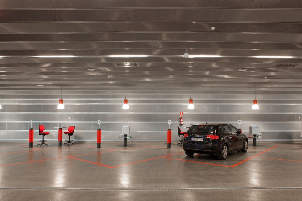 Mapfre Automovile Services Centre / Beriot, Bernardini Arquitectos