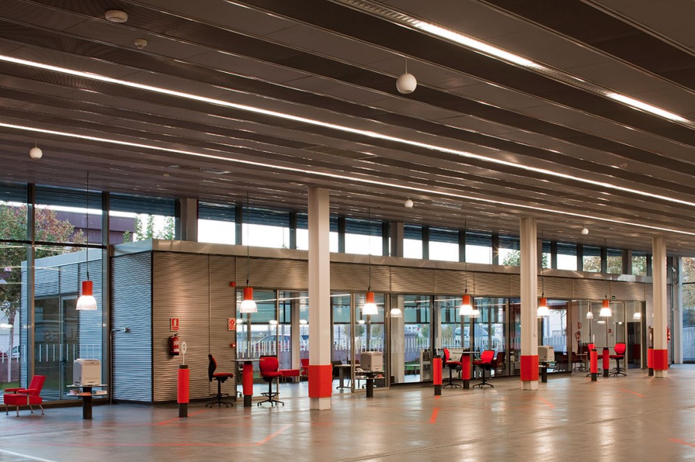 Mapfre Automovile Services Centre / Beriot, Bernardini Arquitectos