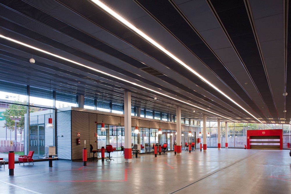 Mapfre Automovile Services Centre / Beriot, Bernardini Arquitectos