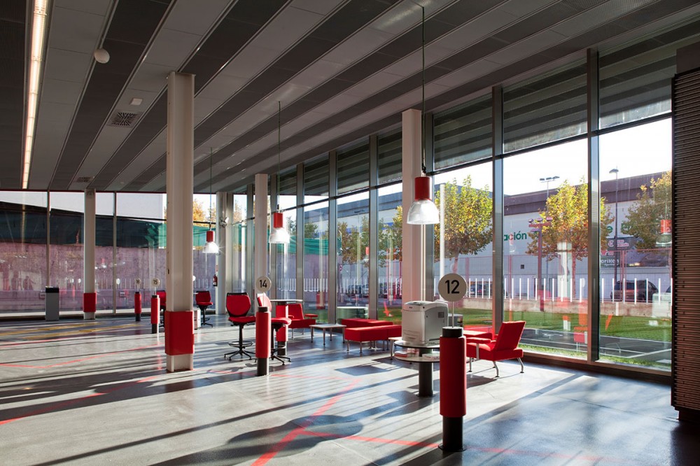 Mapfre Automovile Services Centre / Beriot, Bernardini Arquitectos