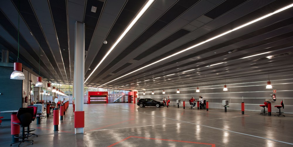 Mapfre Automovile Services Centre / Beriot, Bernardini Arquitectos