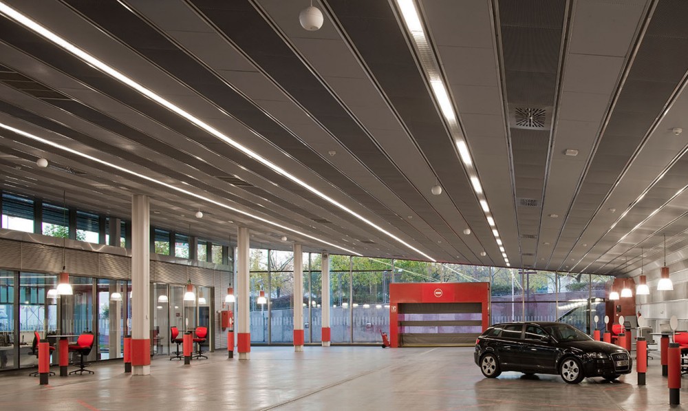 Mapfre Automovile Services Centre / Beriot, Bernardini Arquitectos