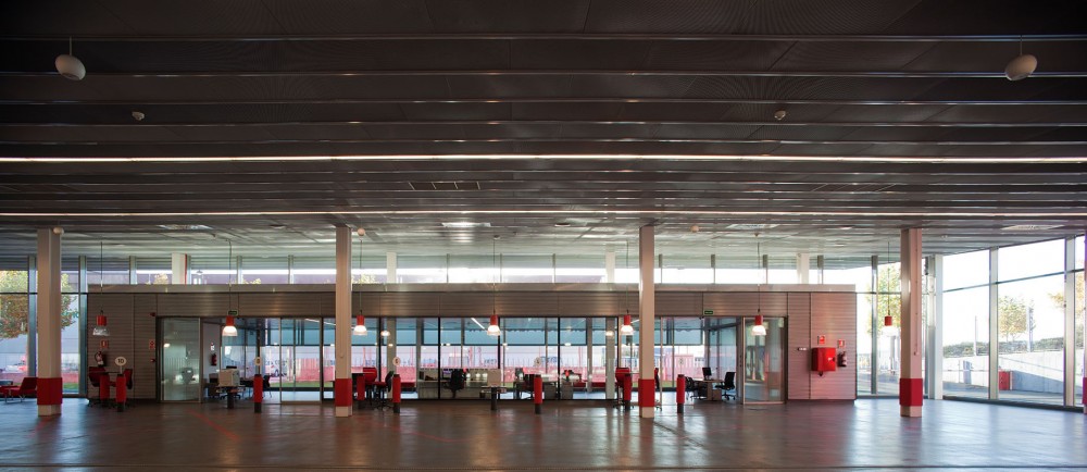 Mapfre Automovile Services Centre / Beriot, Bernardini Arquitectos