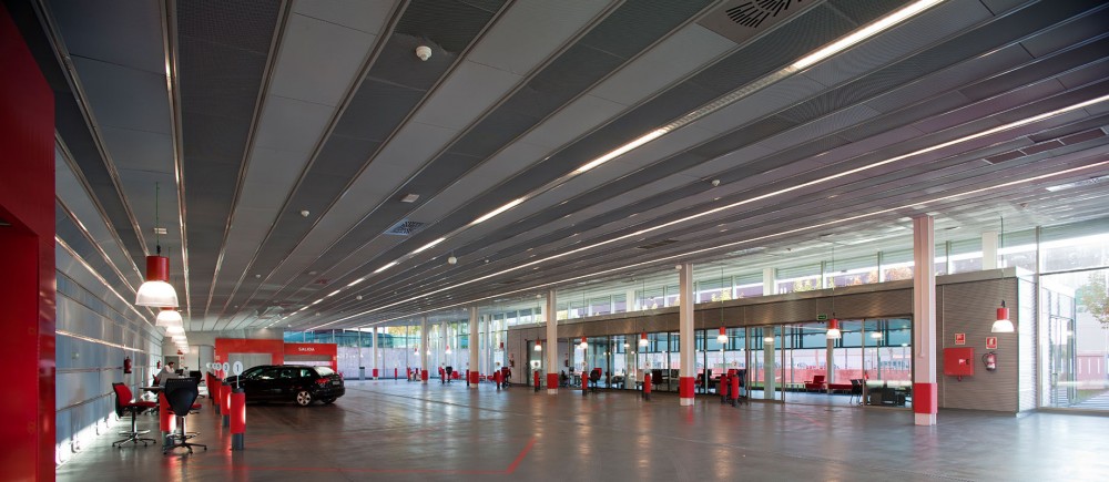 Mapfre Automovile Services Centre / Beriot, Bernardini Arquitectos