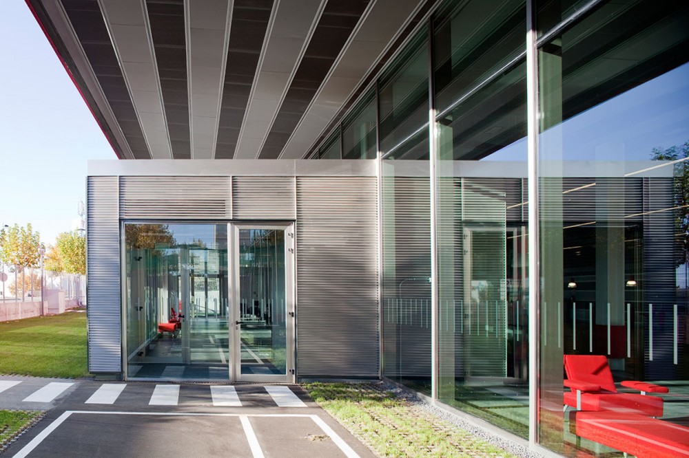 Mapfre Automovile Services Centre / Beriot, Bernardini Arquitectos