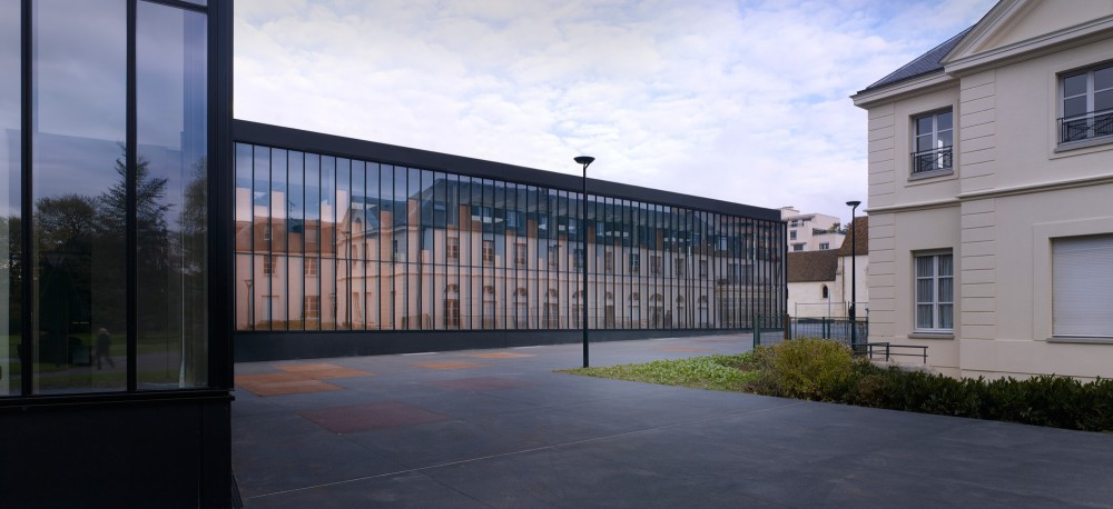 Gymnasium and Town Hall Esplanade / LAN Architecture