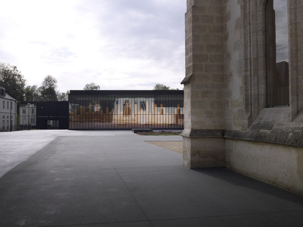 Gymnasium and Town Hall Esplanade / LAN Architecture