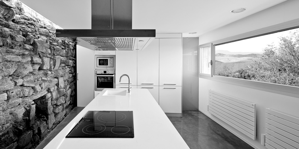 Reconstruction of an Old Rural Mansion / Josep Lluís Mateo