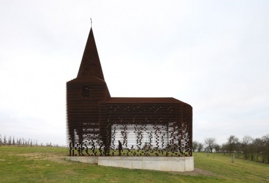 Reading Between the Lines / Gijs Van Vaerenbergh