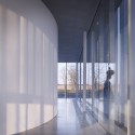Louvre Lens / SANAA + Imrey Culbert (9) Louvre Lens / SANAA + Imrey Culbert (9) © Julien Lanoo