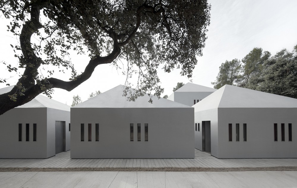 Colonial Viladoms Houses / OAB