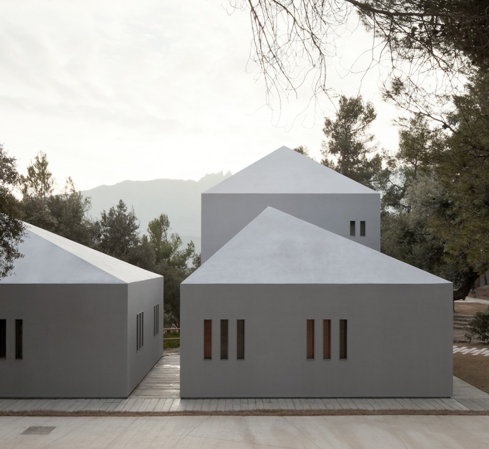 Colonial Viladoms Houses / OAB