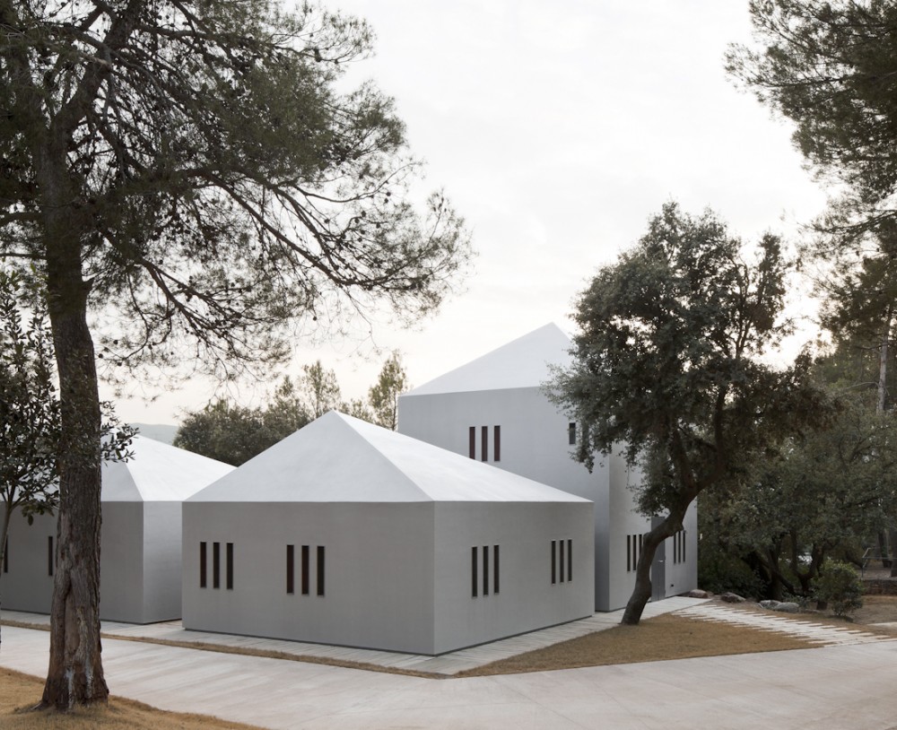 Colonial Viladoms Houses / OAB