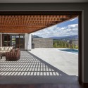 NR2 House / Roberto Burneo Arquitectos NR2 House / Roberto Burneo Arquitectos © Sebastián Crespo Camacho