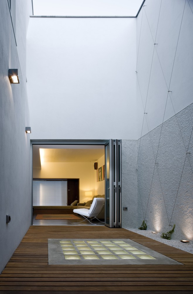 C&E House / Equipo Olivares Arquitectos