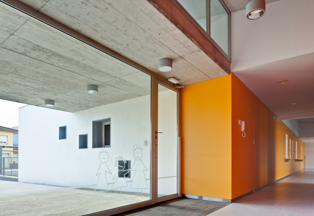 Kindergarten in Les Planes D`Hosteles / ESTUDI2A2 + M. Riera