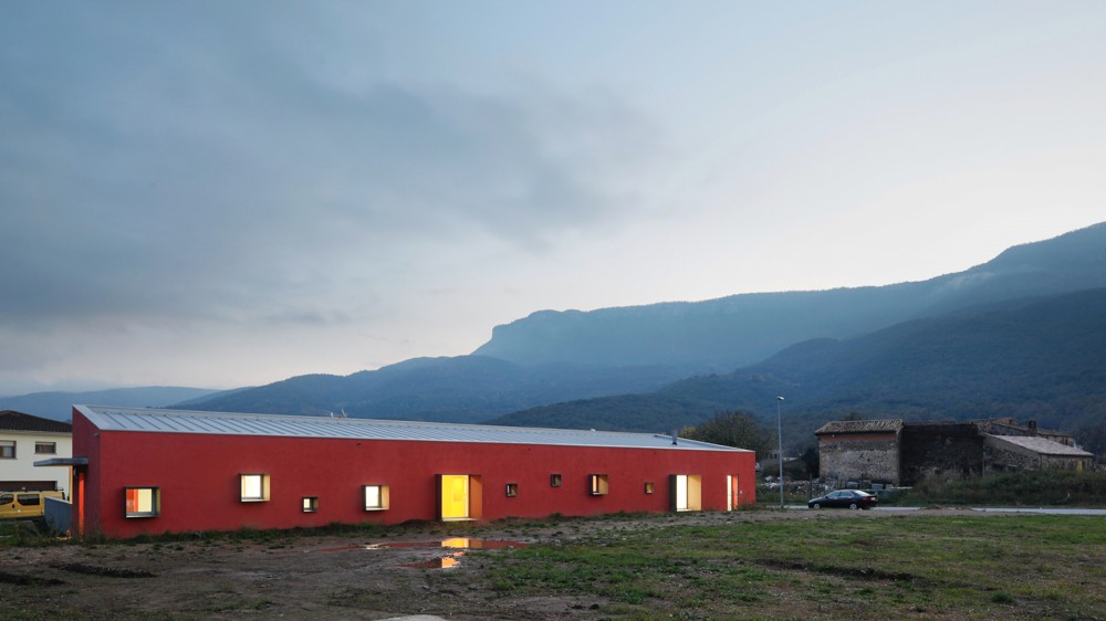 Kindergarten in Les Planes D`Hosteles / ESTUDI2A2 + M. Riera