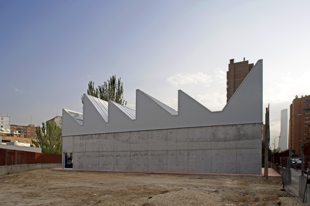 C.E.I.P Multiuse Room / Raúl del Valle