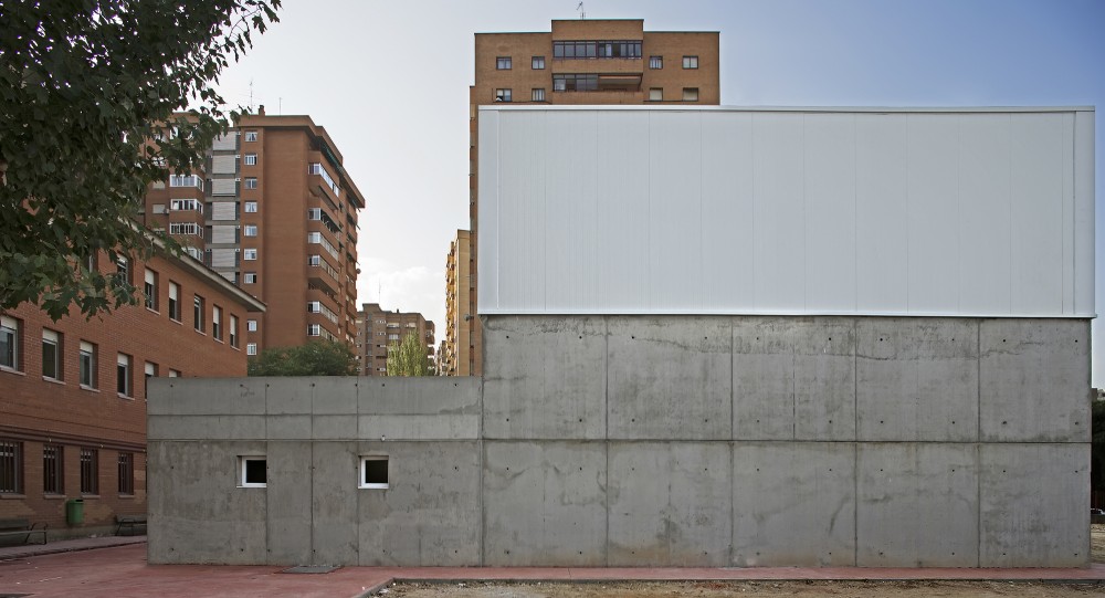 C.E.I.P Multiuse Room / Raúl del Valle