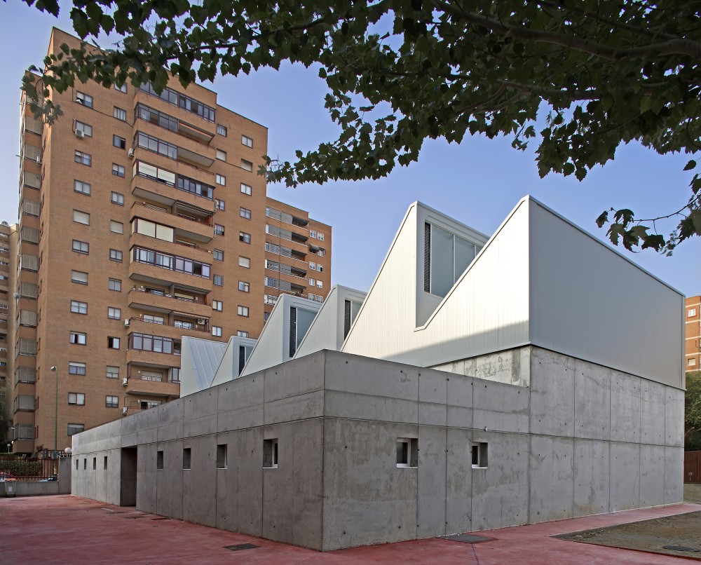 C.E.I.P Multiuse Room / Raúl del Valle