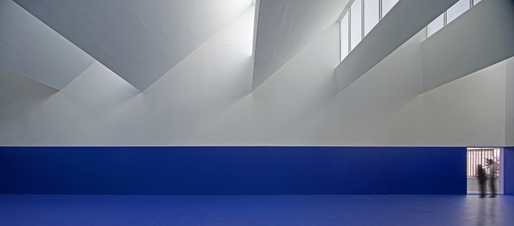 C.E.I.P Multiuse Room / Raúl del Valle