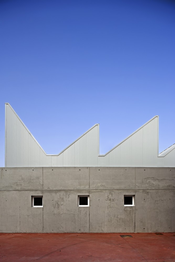 C.E.I.P Multiuse Room / Raúl del Valle