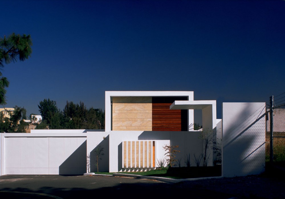 Cube House / Agraz Architects