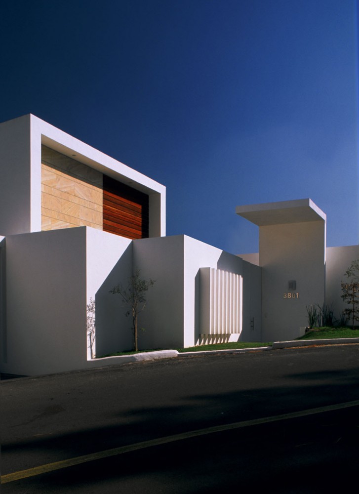 Cube House / Agraz Architects