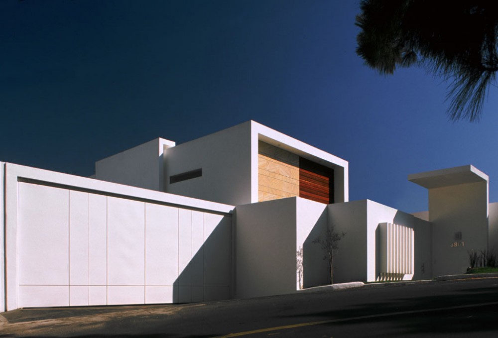 Cube House / Agraz Architects